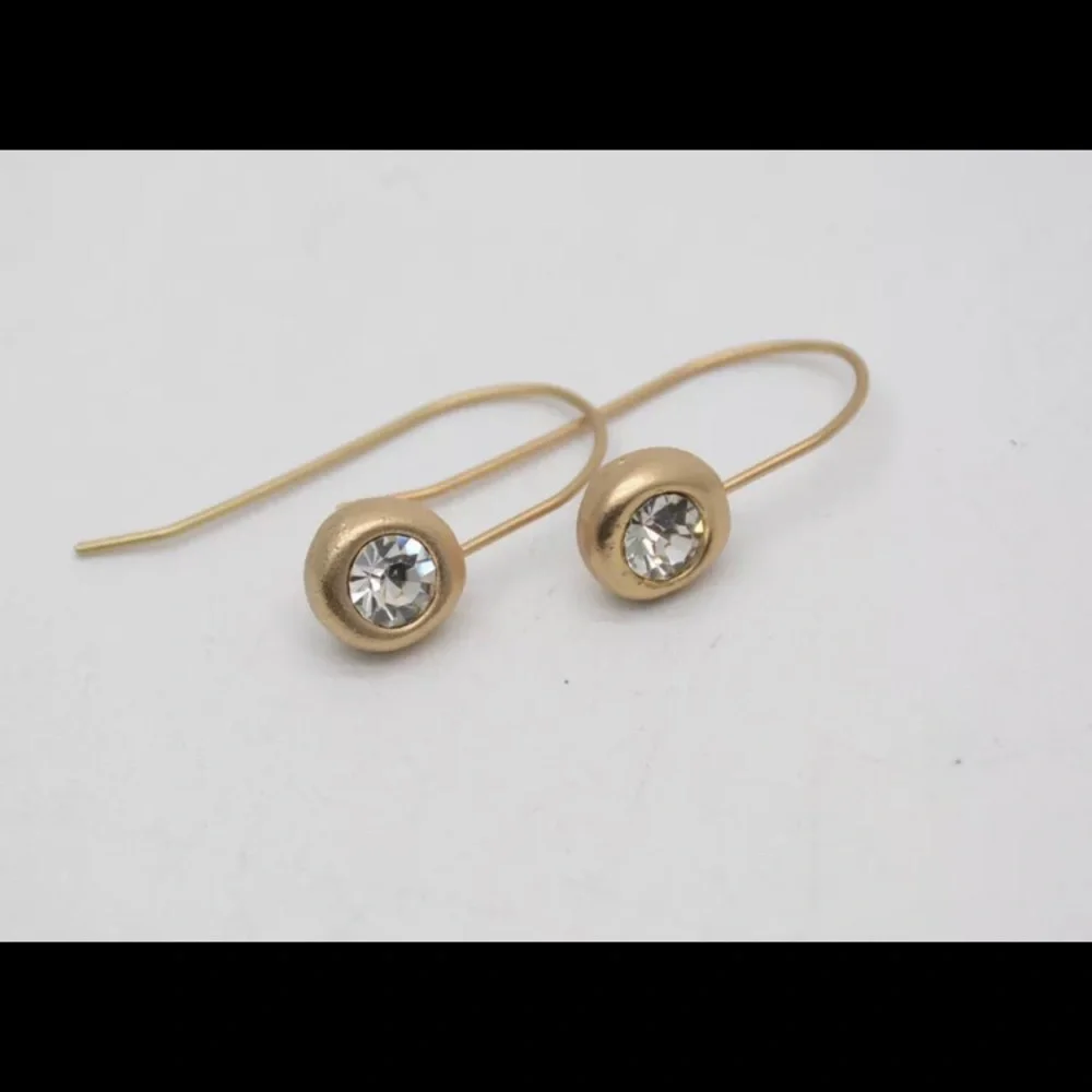 chico's matte gold round brilliant crystal drop dangle minimalist earrings - Picture 3 of 5